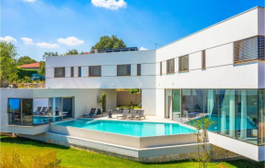 Awesome home in Zmijavci w/ Outdoor swimming pool, Outdoor swimming pool and Heated swimming pool